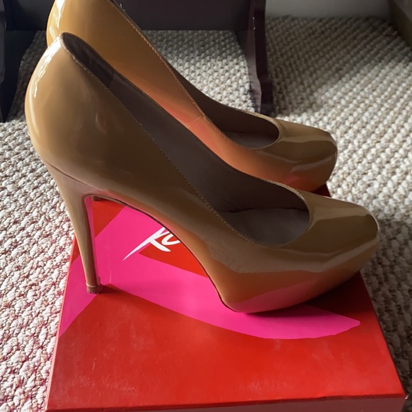 Used twice heels in great conditions with original - Picture 2 of 7